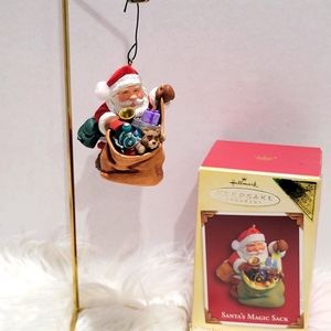 Hallmark Keepsake Ornament Santa's Magic Sack 2005 Exclusive Clips To Light